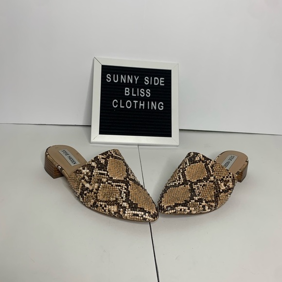 Steve Madden Animal Print Rounded Toe Embossed Slip On Mules Size 6.5 - Picture 4 of 13